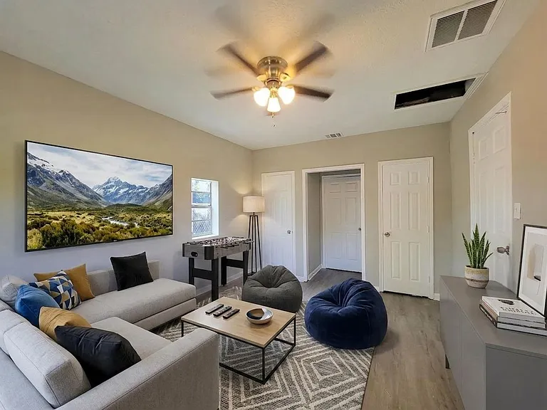 4909 Holloway Dr — Photo 3