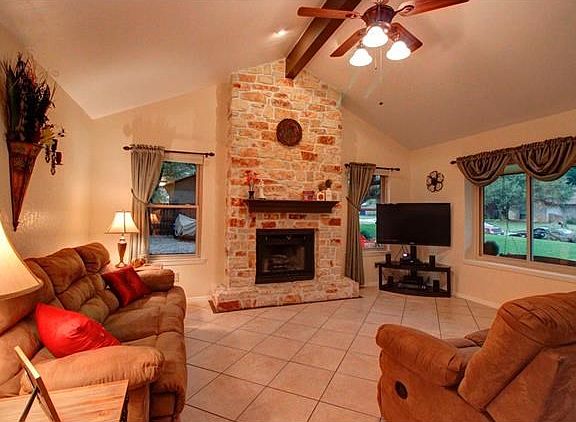 5th image of 109 S Kings Canyon Dr