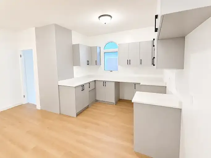 4 bed, 1.0 bath, $3,200 — Photo 2
