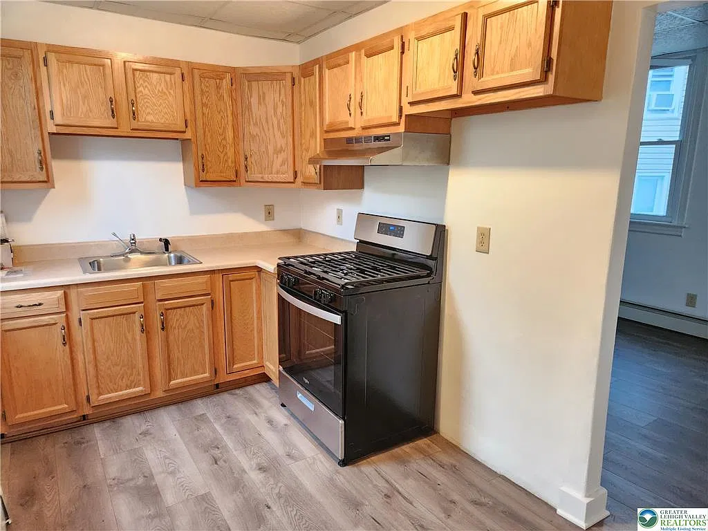 2 bed, 868 sqft, $1,550 — Photo 2