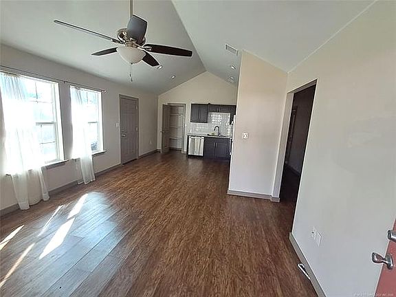 2nd image of 210 9th Ave SE