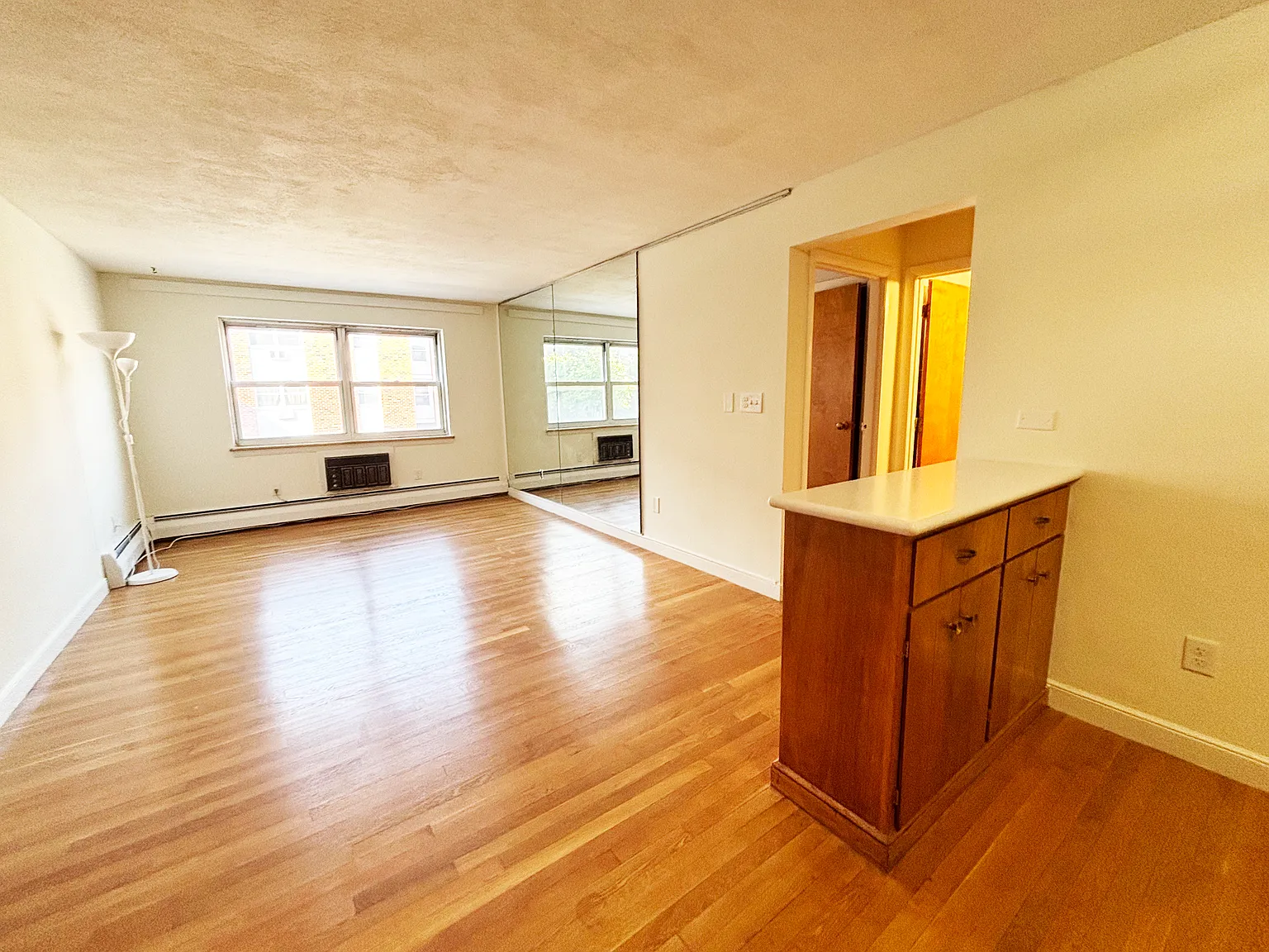 1 bed, 686 sqft, $2,450 — Photo 2