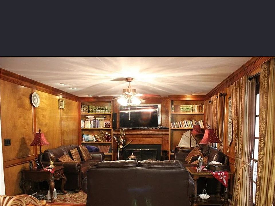 1st image of 371 Sarah Ln