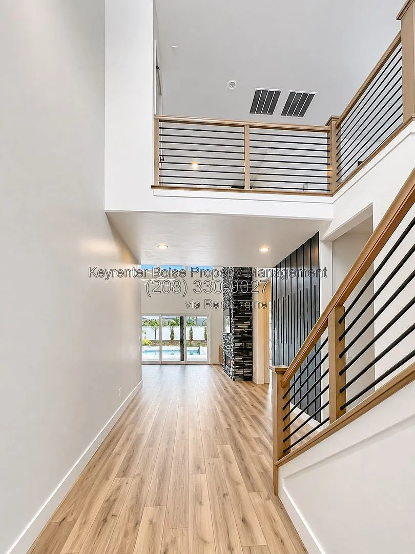 4 bed, 3.5 bath, 3230 sqft, $5,750 — Photo 2