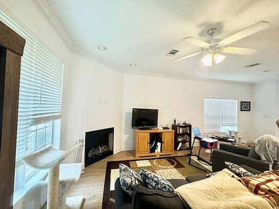 5th image of 124 Big Oaks Ln