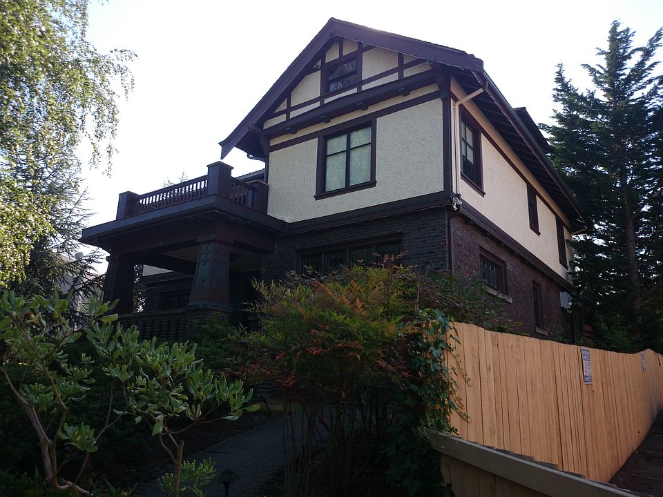 2nd image of 215 30th Ave S