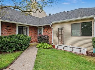 1100 Saratoga Dr, Chesterton, IN 46304