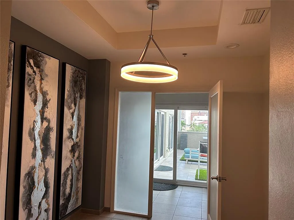 4 bed, 2.5 bath, 3130 sqft, $8,500 — Photo 4