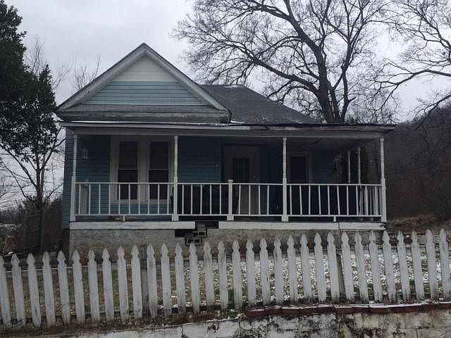 1st image of 404 E Gordon Ave