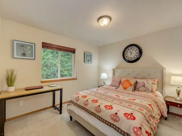 20033 11th Ave W, Lynnwood, WA 98036