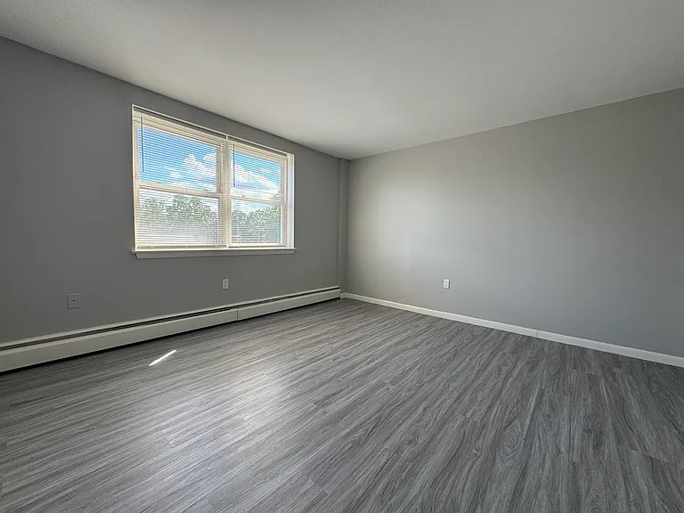 30 Gillette St #F5 — Photo 7
