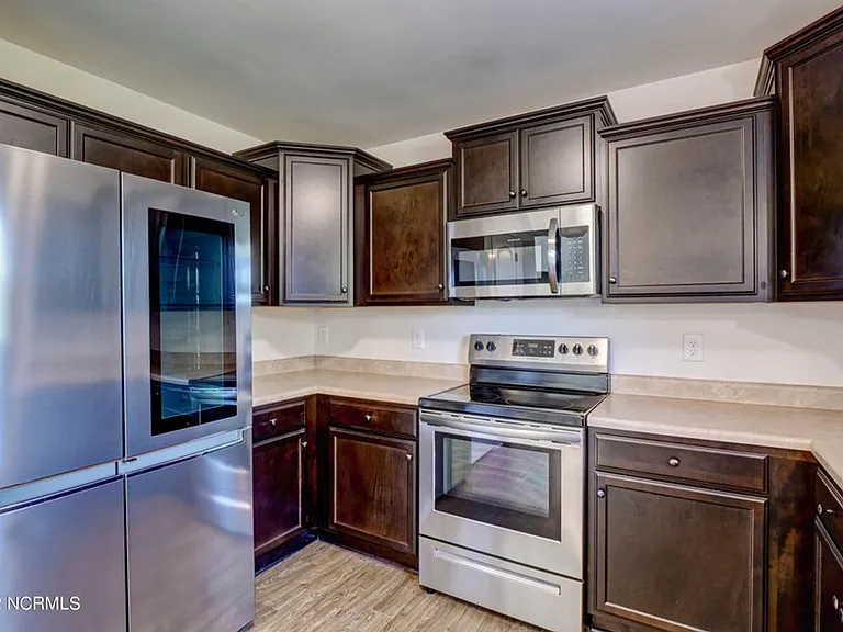 109 Easton Dr — Photo 13