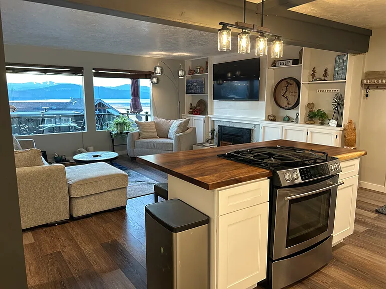 2508 S Silver Beach Rd — Photo 2