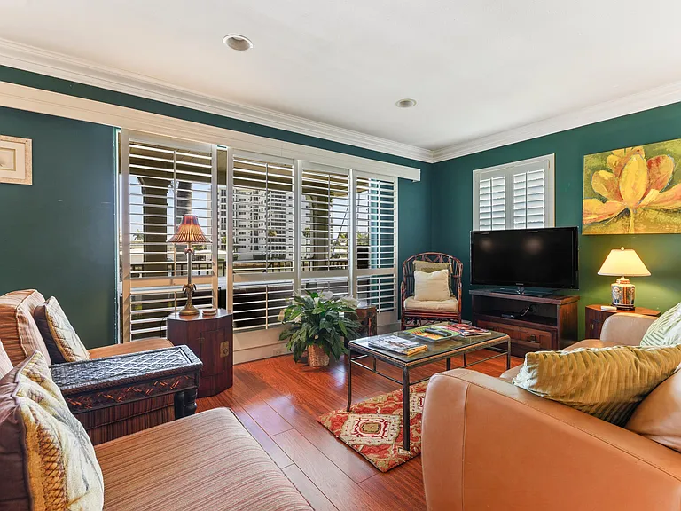24 Marine Way — Photo 3