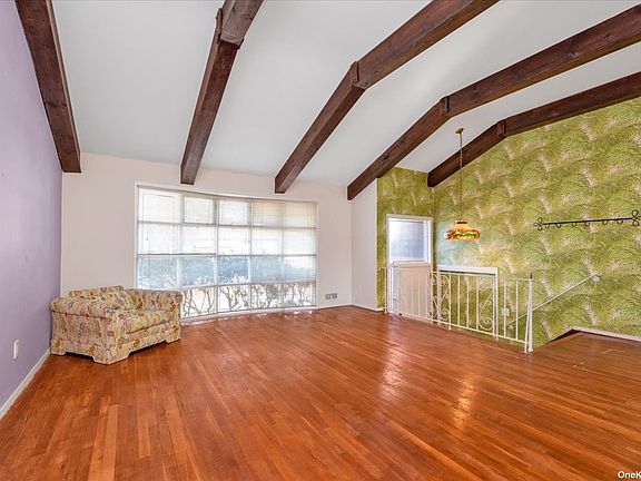5th image of 73 Sugar Maple Dr