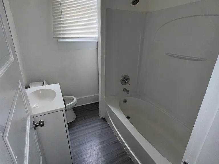 1431 S Floyd St — Photo 22