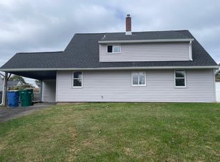 19 Inbrook Rd, Levittown, PA 19057