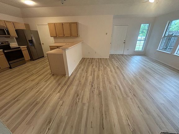 5th image of 3164 Cross Creek Cir
