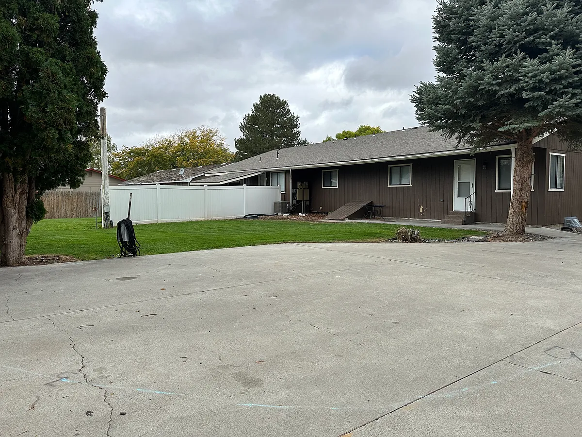 Building Photo - 203 Crestview Dr #203