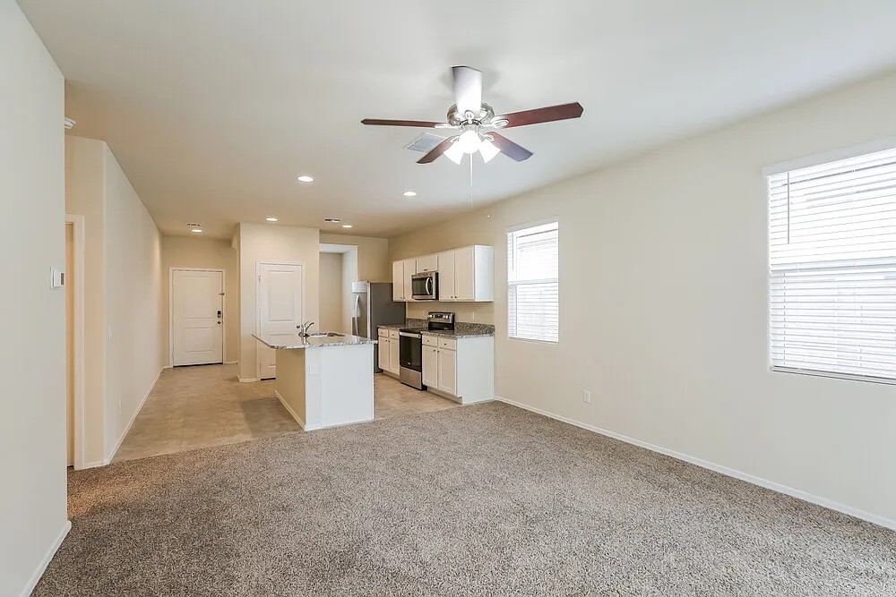 3 bed, 2.0 bath, 1317 sqft, $2,170 — Photo 4