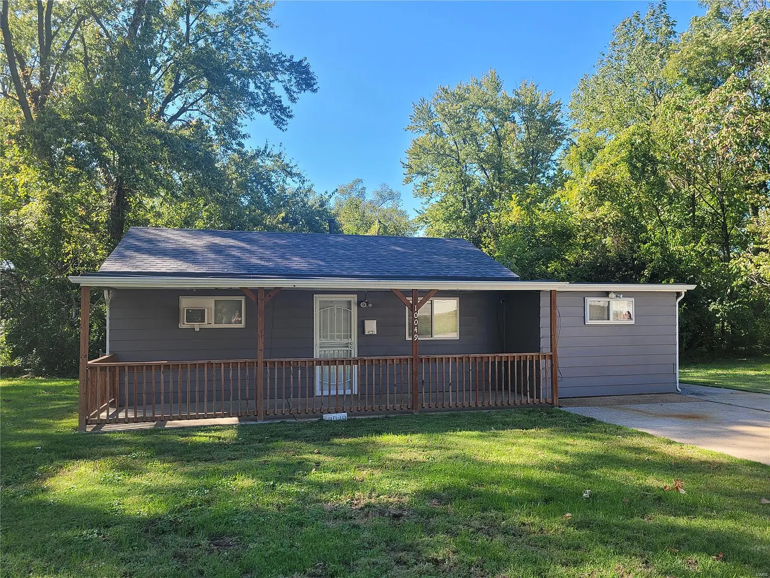 10049 Earl Dr photo 1