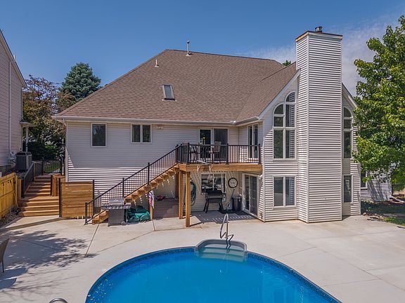 2nd image of 9 Red Stone Ct