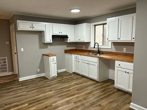 3rd image of 709 El Capitan Dr