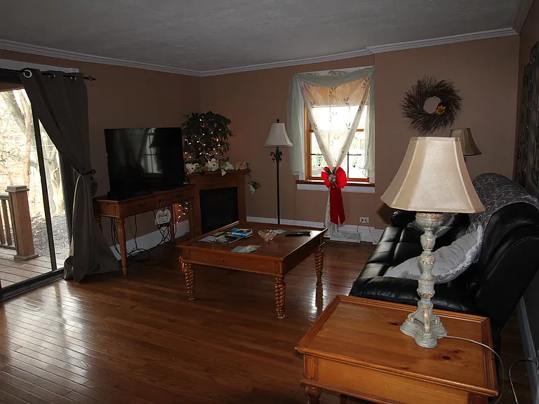 11 Terrace Ave — Photo 9