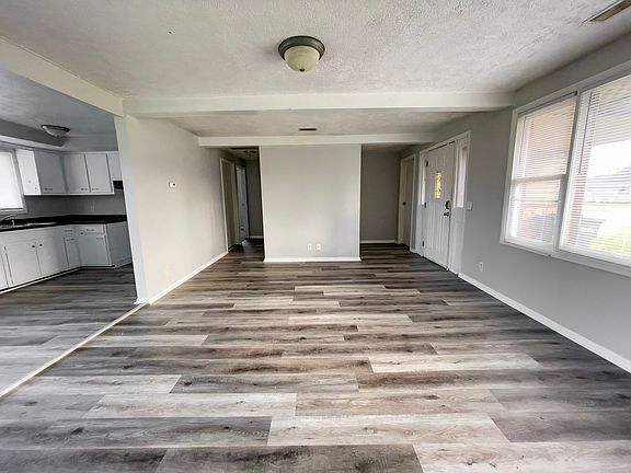 3rd image of 6212 W McArthur Ln