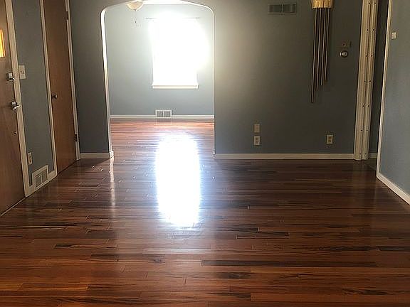 4th image of 2302 W Ayres Ave