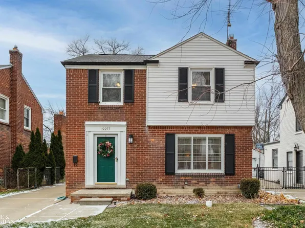 19277 Raymond St, Grosse Pointe Woods, MI 48236