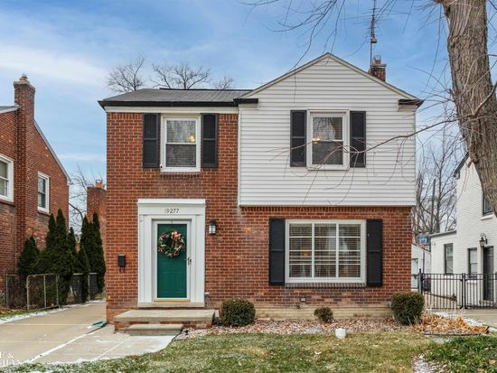 19277 Raymond St, Grosse Pointe Woods, MI 48236