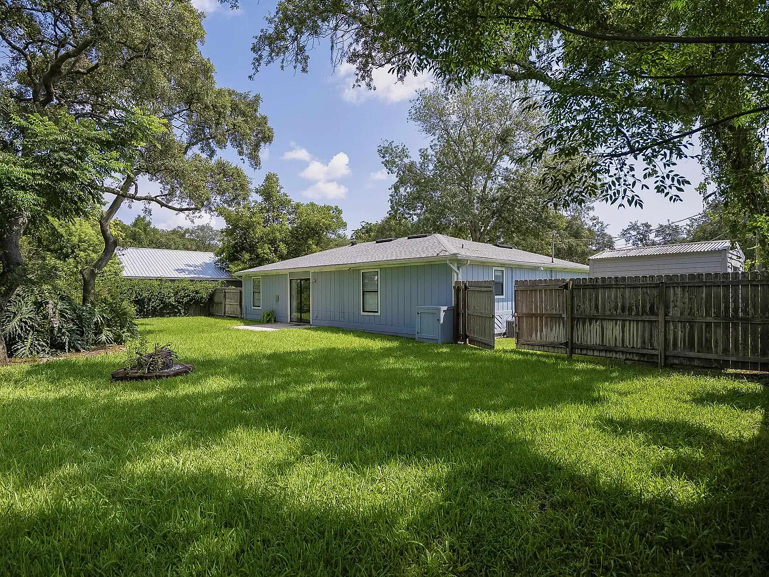 3 bed, 1094 sqft, $2,300 — Photo 4