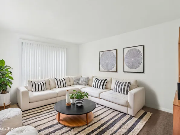 CrestWind Townhomes and Apartments