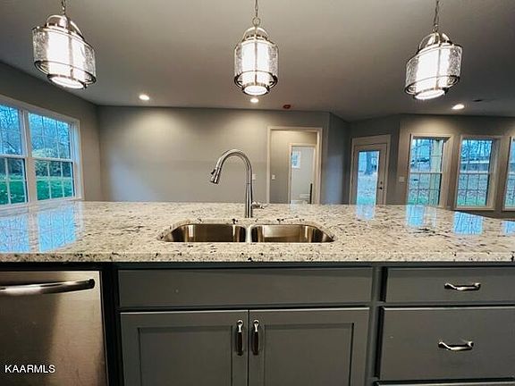 3rd image of 1123 Snowypointe Way