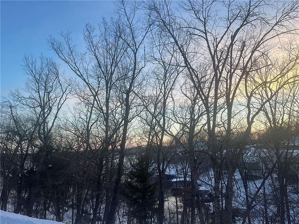 1st image of Palisades Dr