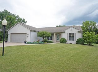 1104 Mallard Ct, Mukwonago, WI 53149