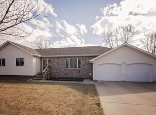 906 12th St S, Brookings, SD 57006