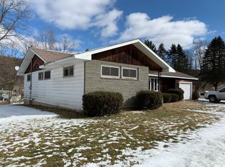 1st St, Honesdale, PA 18428