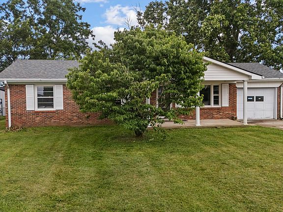 3rd image of 102 Rebecca Dr