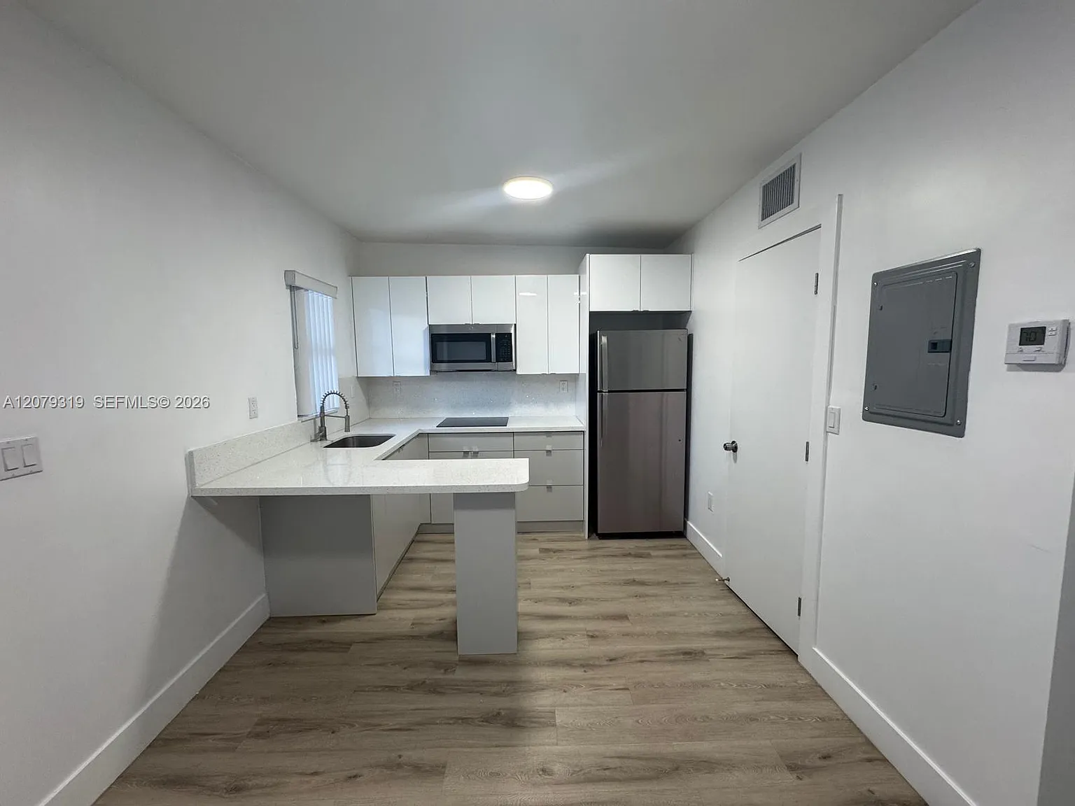 1 bed, 1.0 bath, 1000 sqft, $1,600 — Photo 3