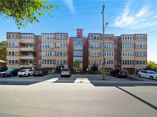 9 Grant Blvd #102, Hamilton, ON L9H 4L5