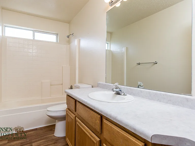 1042 N 1340 West Cir #2 — Photo 10