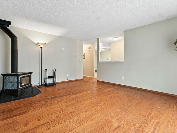 3rd image of 6909 20th Dr NE