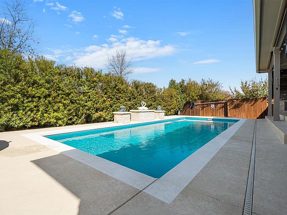 3rd image of 209 Summer Azure St