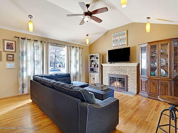 5th image of 652 Forecastle Ave