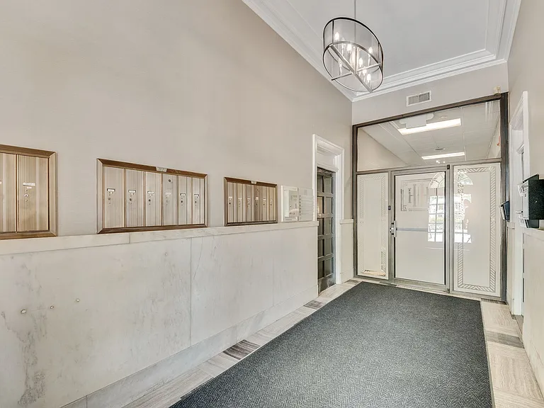 Fountain Plaza - Fitzgerald Apartments — Photo 21