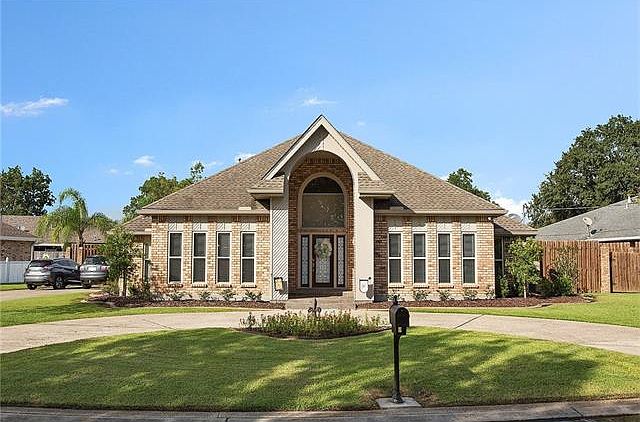 1st image of 132 Dickson Dr