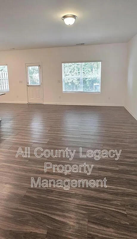 3 bed, 2.5 bath, 1727 sqft, $2,250 — Photo 3