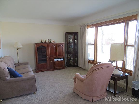 5th image of 28320 Grant St